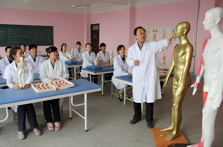 Chuyên ngành đại học có tỷ lệ việc làm cao nhất: Y khoa đi đầu