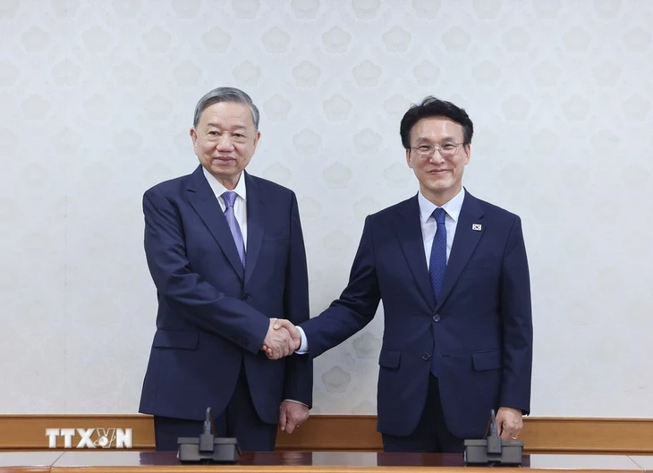 Thủ tướng Hàn Quốc: Đang xem xét tích cực đơn giản hóa visa cho công dân Việt Nam