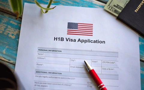 Siết visa H-1B: Mỹ đang tự chặn lối thu hút nhân tài?